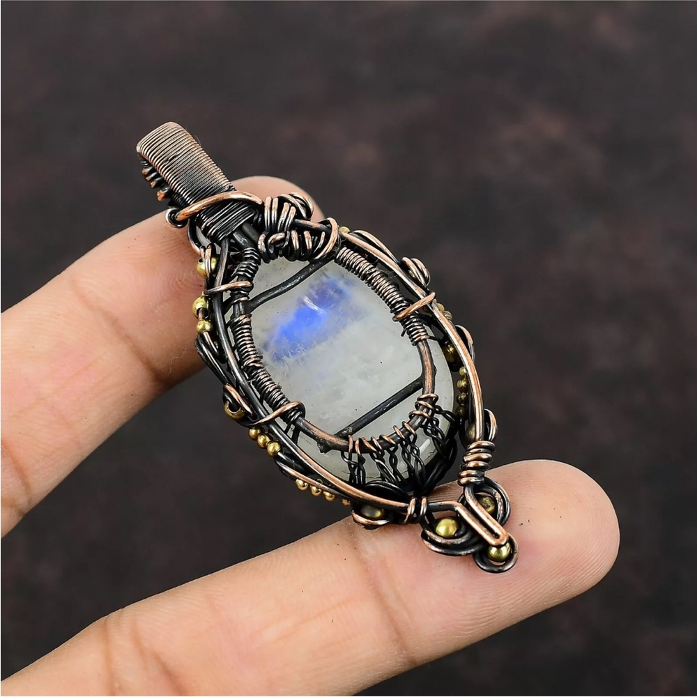 Wrap pendant moon stone